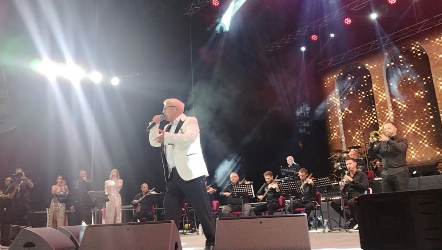 PREVAZIŠLO JE SVA OČEKIVANjA: Nezapamćeno interesovanje za koncert Milančeta Radosavljevića u Valjevu (FOTO)